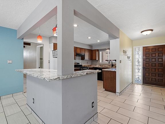 5th image of 2404 Sandler St NE