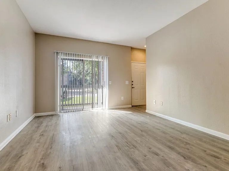 Farnham Park Apartments — Photo 8