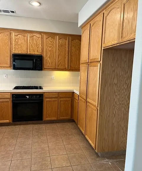729 Wynyard Cir — Photo 8