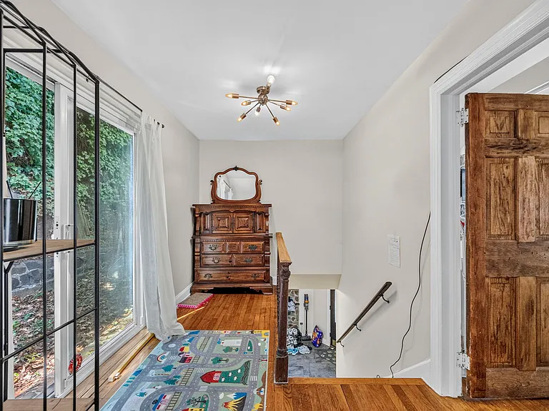 8 Old Wood Rd — Photo 15