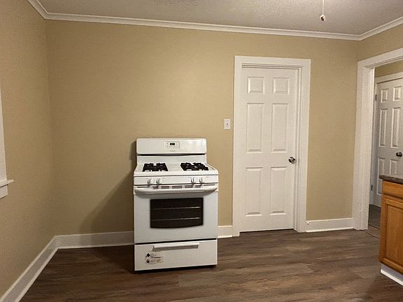 4th image of 158 Pine St
