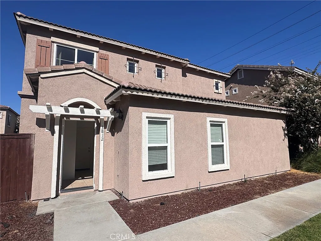 3 bed, 2.5 bath, 1381 sqft, $2,900 — Photo 1