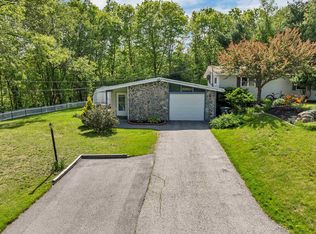 4 Johns Dr #A, Hooksett, NH 03106