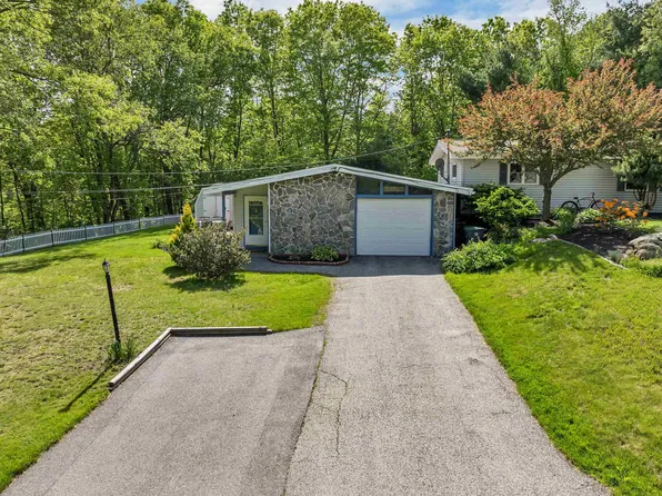 4 Johns Drive #A, Hooksett, NH 03106