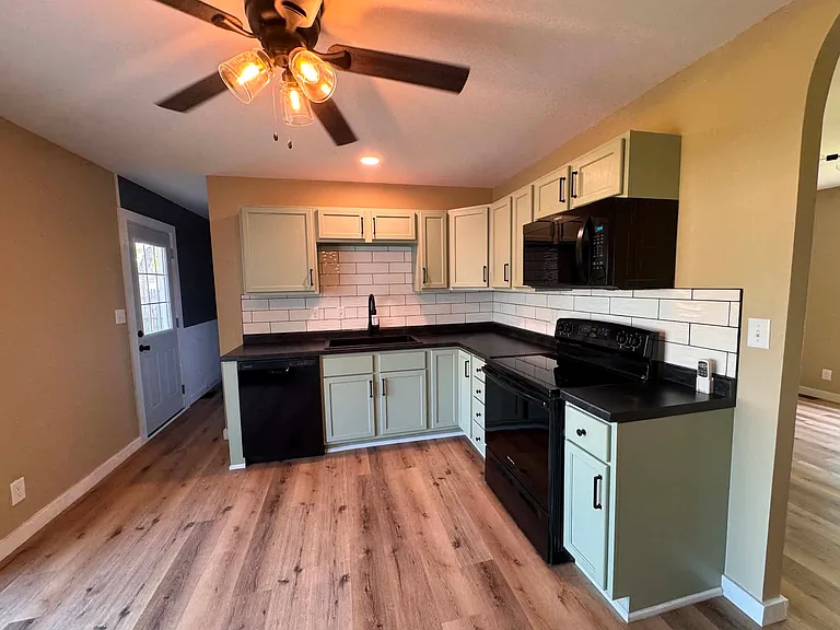 2237 Northridge Ln — Photo 6