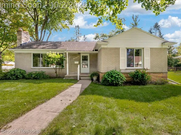 17825 Kinross Ave, Beverly Hills, MI 48025