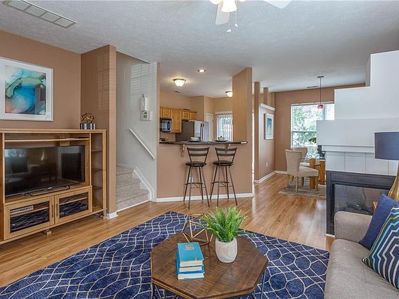 3rd image of 9541 Longwell Dr