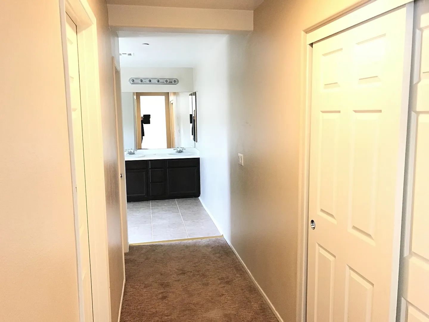 Beautiful 4BR/3BA Home with Loft & Downstairs Bedroom in Jurupa Valley — Photo 4
