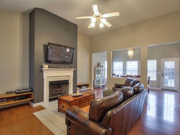 4th image of 3203 Dark Woods Dr