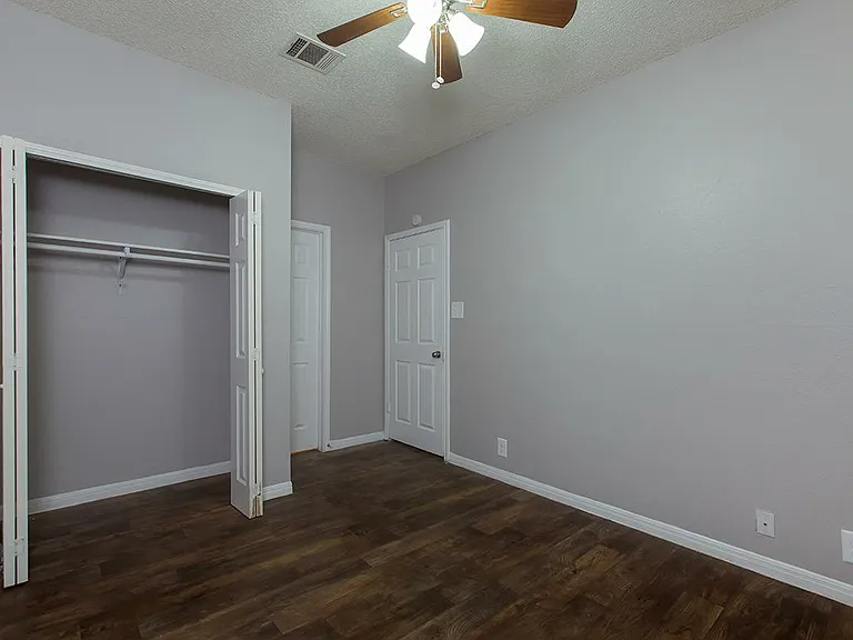 Lamar Place Apartments — Photo 113