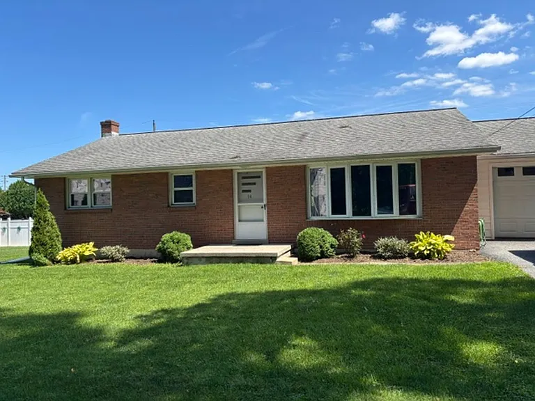 34 Locust Ln — Photo 1