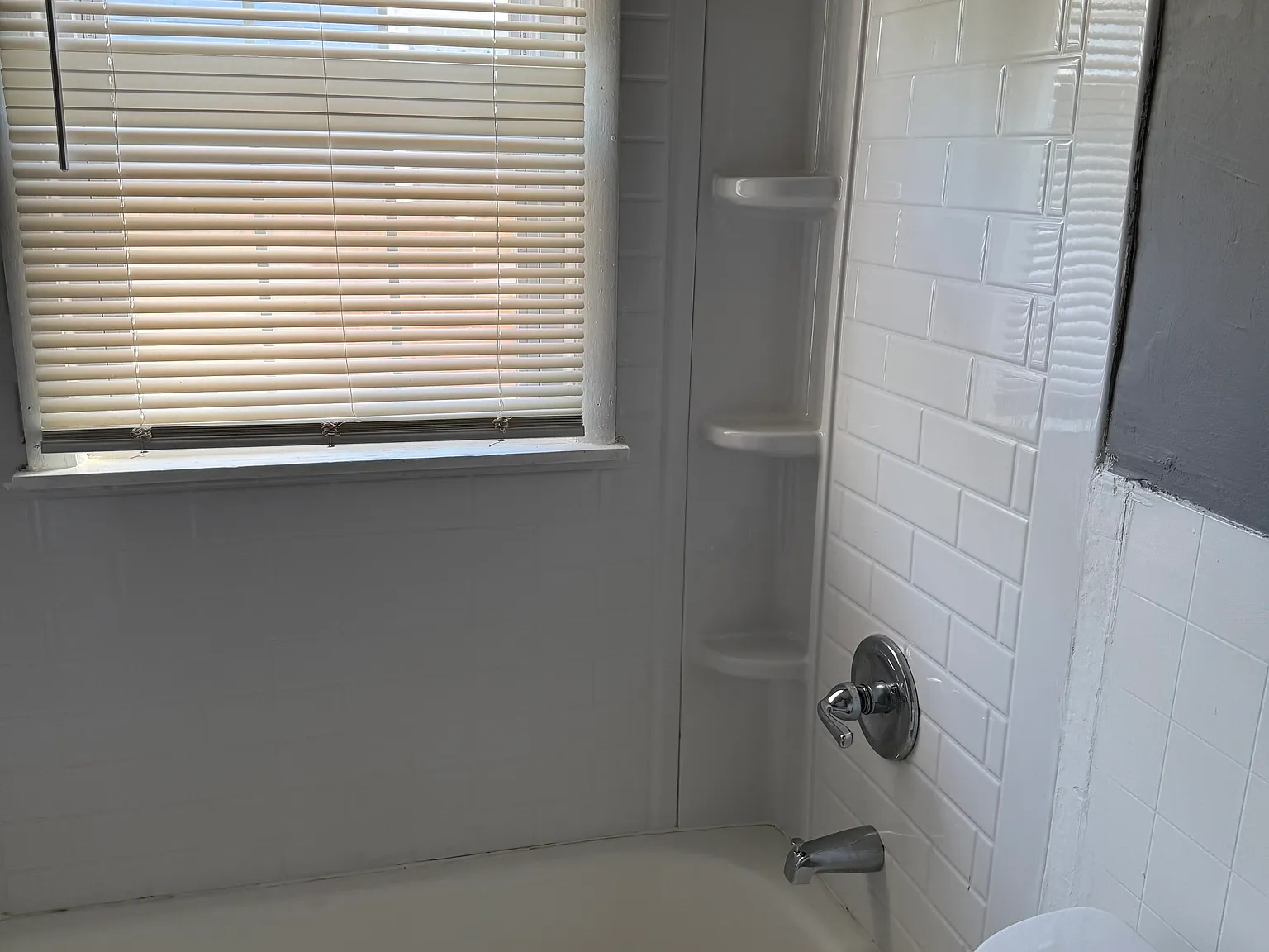 3 bed, 980 sqft, $1,300 — Photo 3