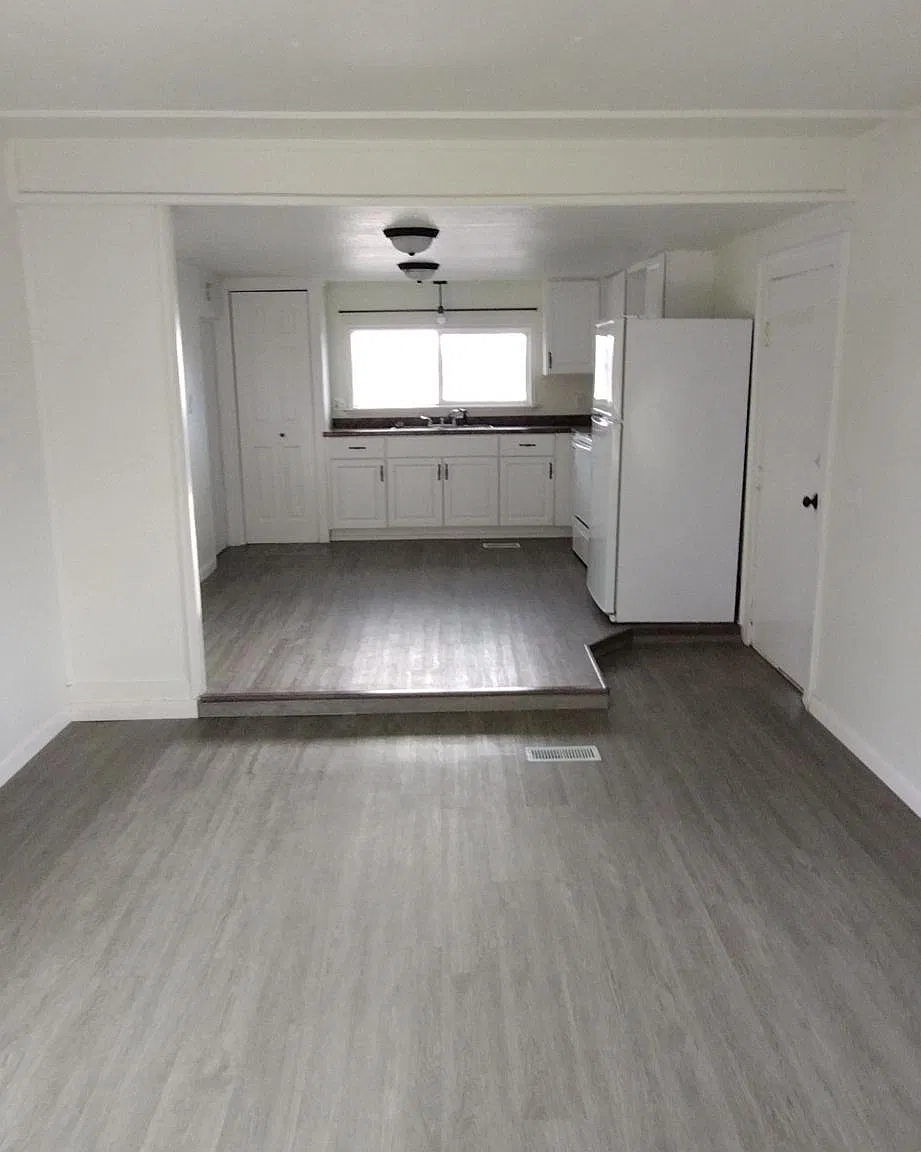 2 bed, $1,100 — Photo 2
