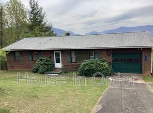 10 Whitaker Cir, Fairview, NC 28730