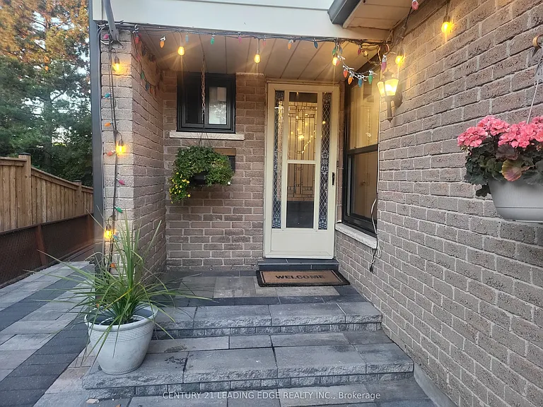 63 Nabob Cres — Photo 5