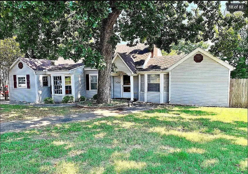 4 bed, 2400 sqft, $1,395 — Photo 3