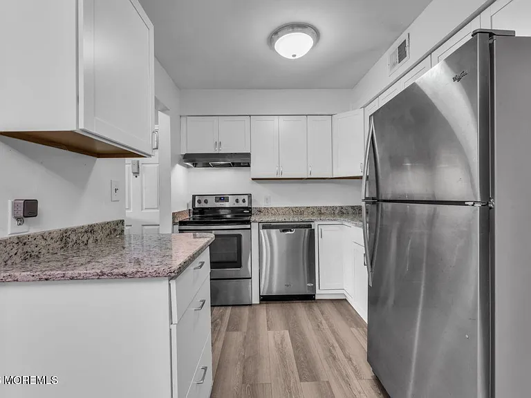 803 Wellington Pl — Photo 6