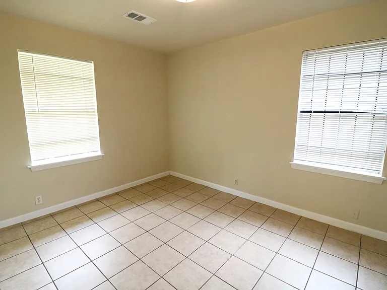 9526 Balsam Ln — Photo 10