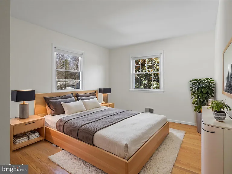5200 Holden St — Photo 24