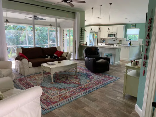 341 Emerald Bay Cir Unit T7, Naples, FL 34110