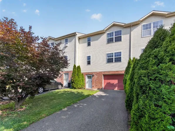 69 E 2nd St, Alburtis, PA 18011