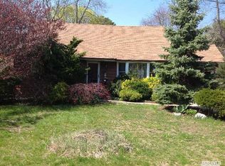 39 Louisiana Ave, Bay Shore, NY 11706