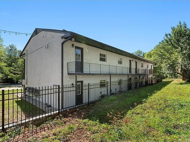 1543 Hardin Ave #7 — Photo 2