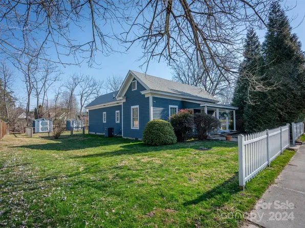 136 W French Broad St, Brevard, NC 28712