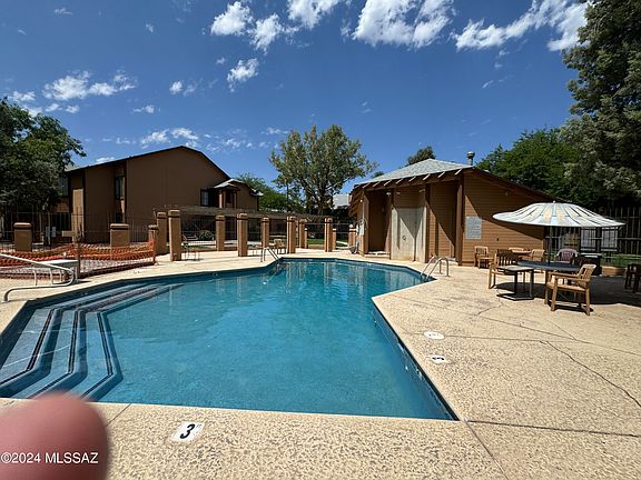 4th image of 1714 W Park Wood Ln