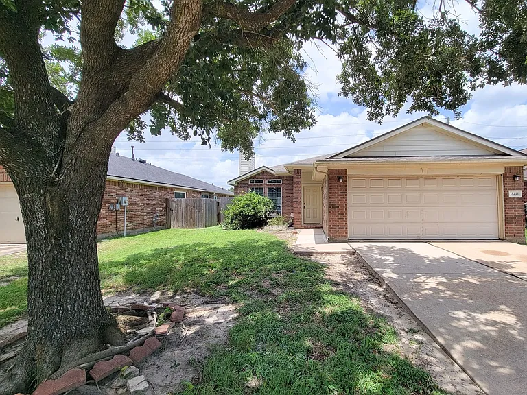 18446 S Wimbledon Dr — Photo 2