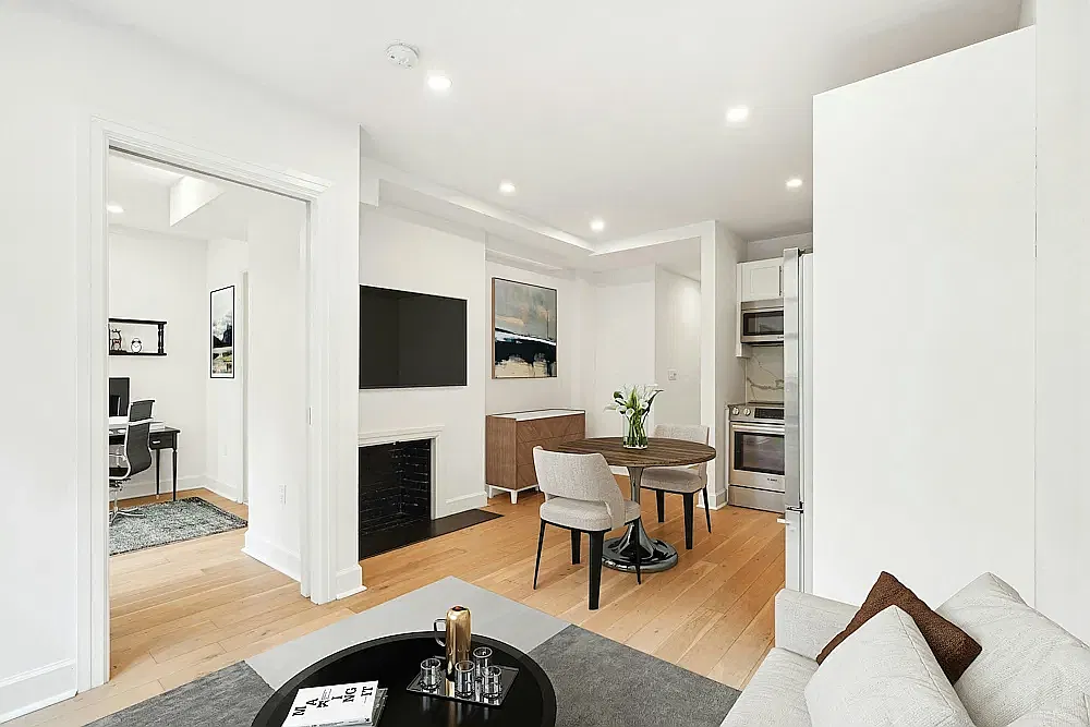 160 East 48th Street — Photo 1