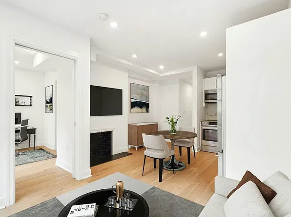 160 E 48th St APT 4J, New York, NY 10017