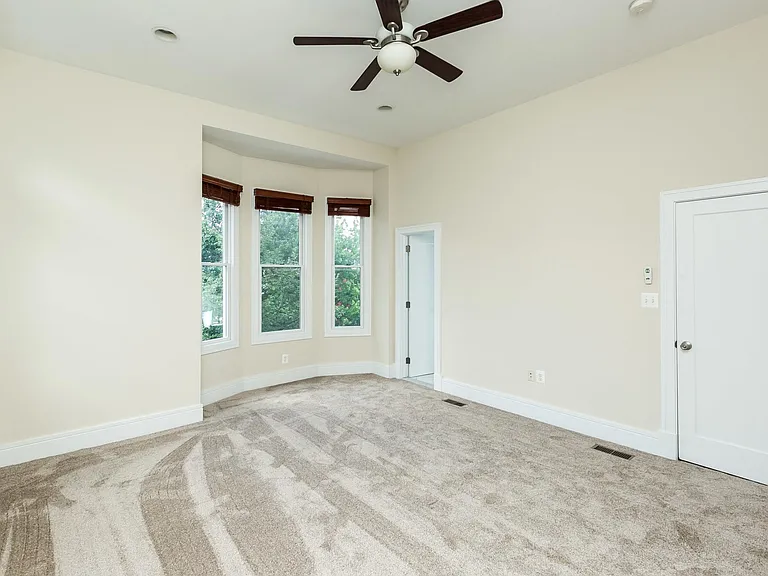 2201 E Fairmount Ave #A — Photo 29