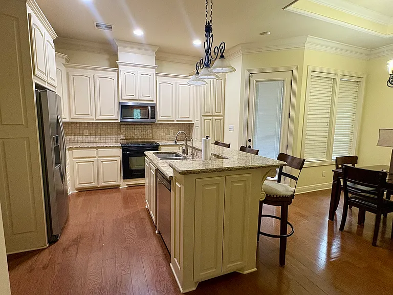 613 Janna Dr — Photo 3
