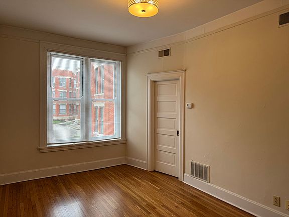 4th image of 2340 Grandview Ave #2
