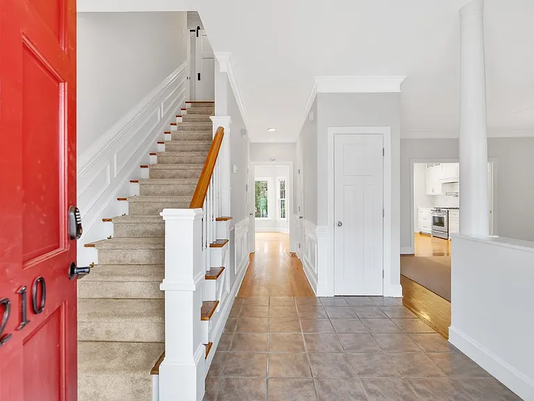1210 Mendenhall Ct — Photo 3