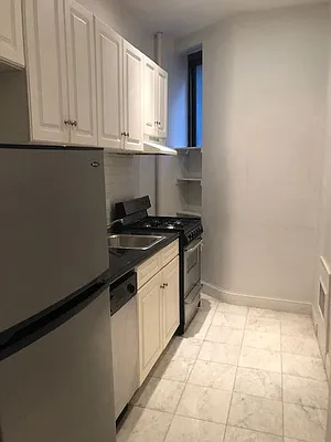 Rented by Salon Realty Corp | media 20