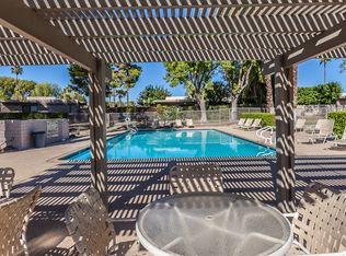 2010 E Chia Rd, Palm Springs, CA 92262