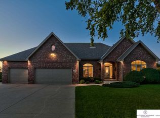 1112 Wicklow Rd, Papillion, NE 68046