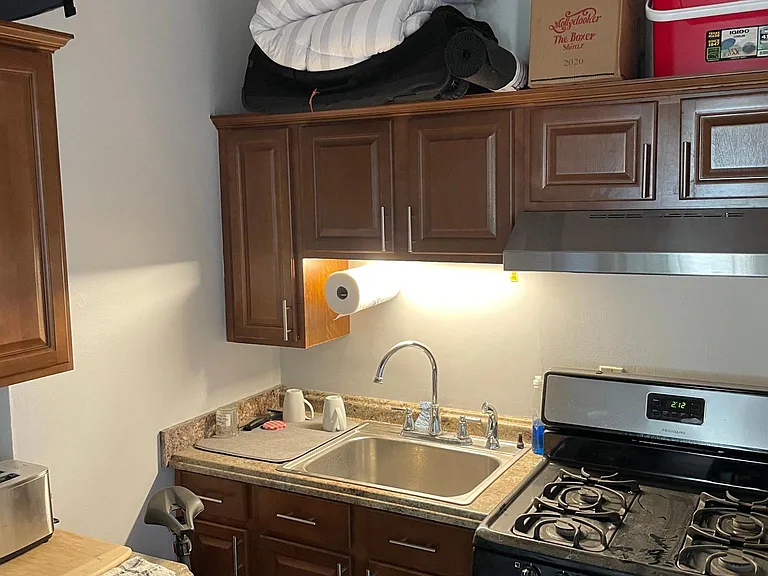 327 Thorn St #4 — Photo 9