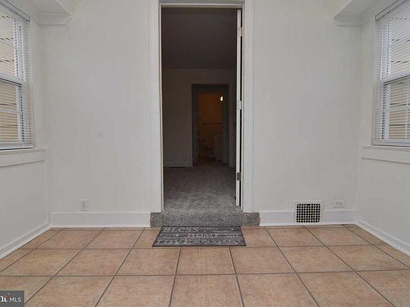 2nd image of 413 S Park Dr