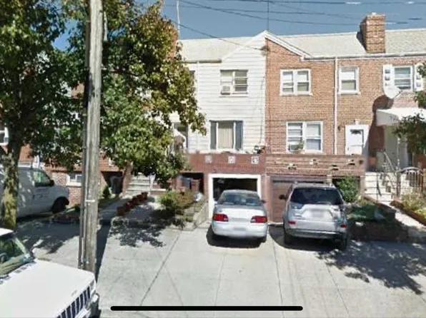 8969 220th St, Queens Village, NY 11427