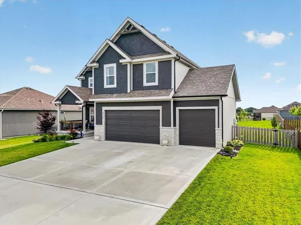 4705 SW 3rd St, Blue Springs, MO 64014