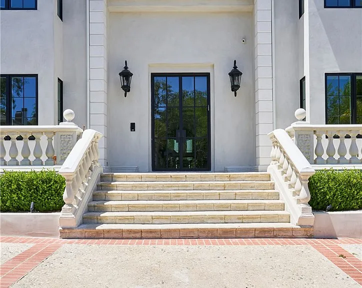 4427 Westchester Dr — Photo 3