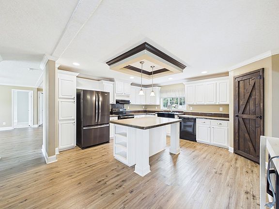 3rd image of 73 Lakeview Dr