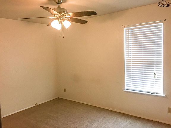 4th image of 905 Park Plaza Dr