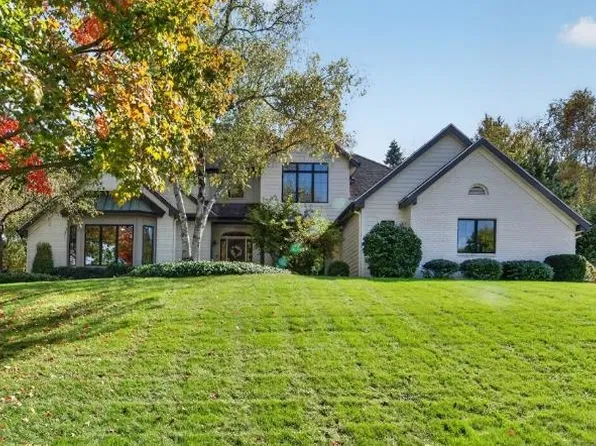 3052 Oak Leaf Cir, Fitchburg, WI 53711