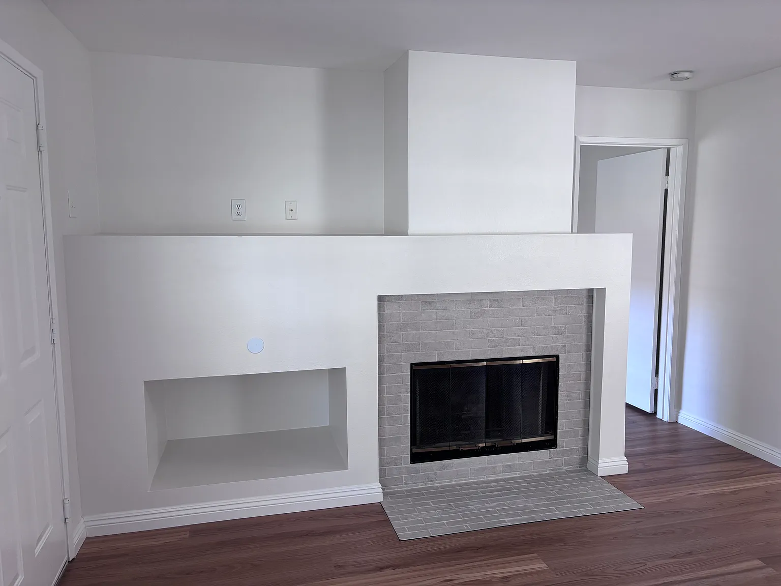 2 bed, 1054 sqft, $3,500 — Photo 4