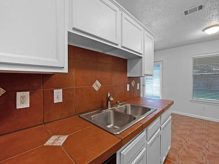 2910 Chisholm Trl — Photo 19