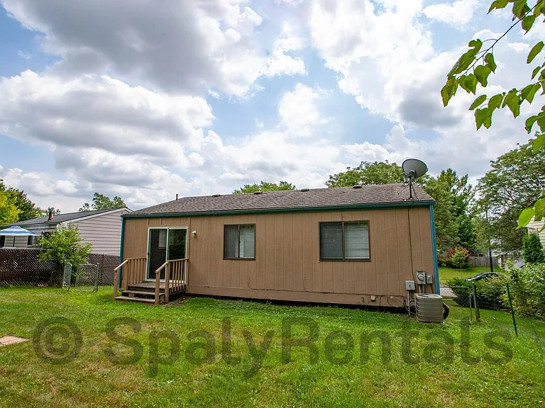 2136 Winewood Ave — Photo 2
